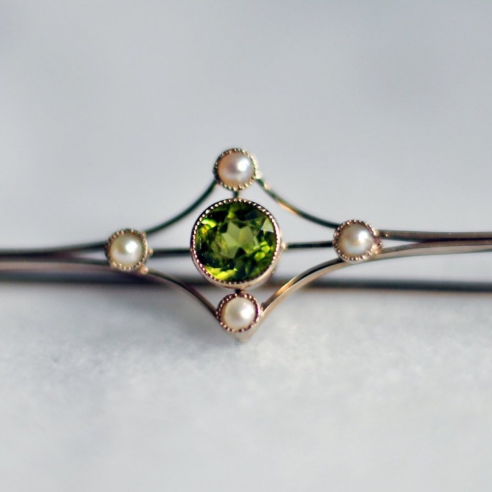 Victorian 14k Gold Brooch w/ Peridot Gemstone